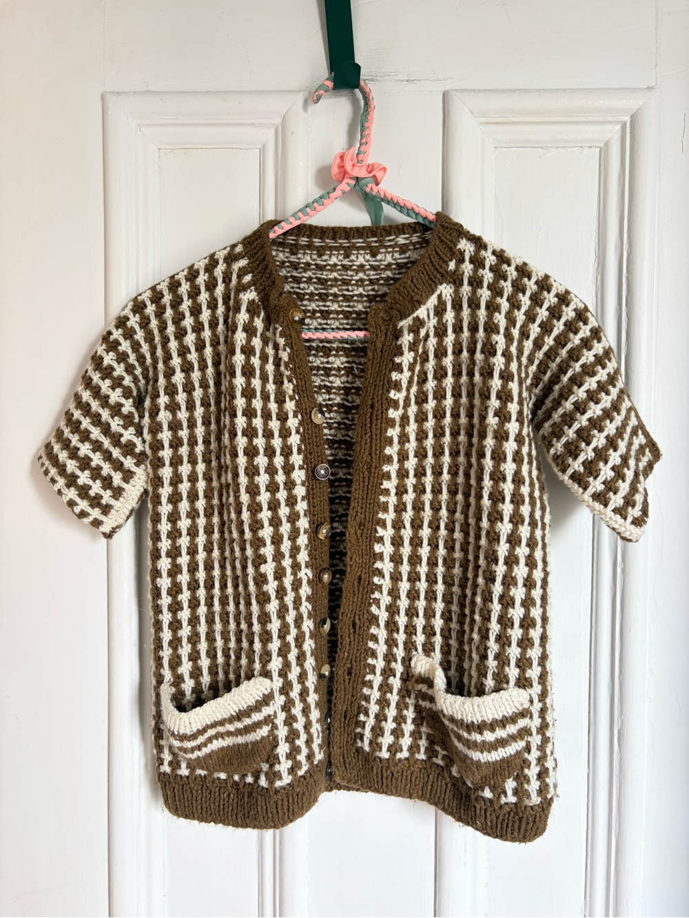 Hank Knit Short Sleeve Button Up Houndstooth Cardigan - Brown & Cream